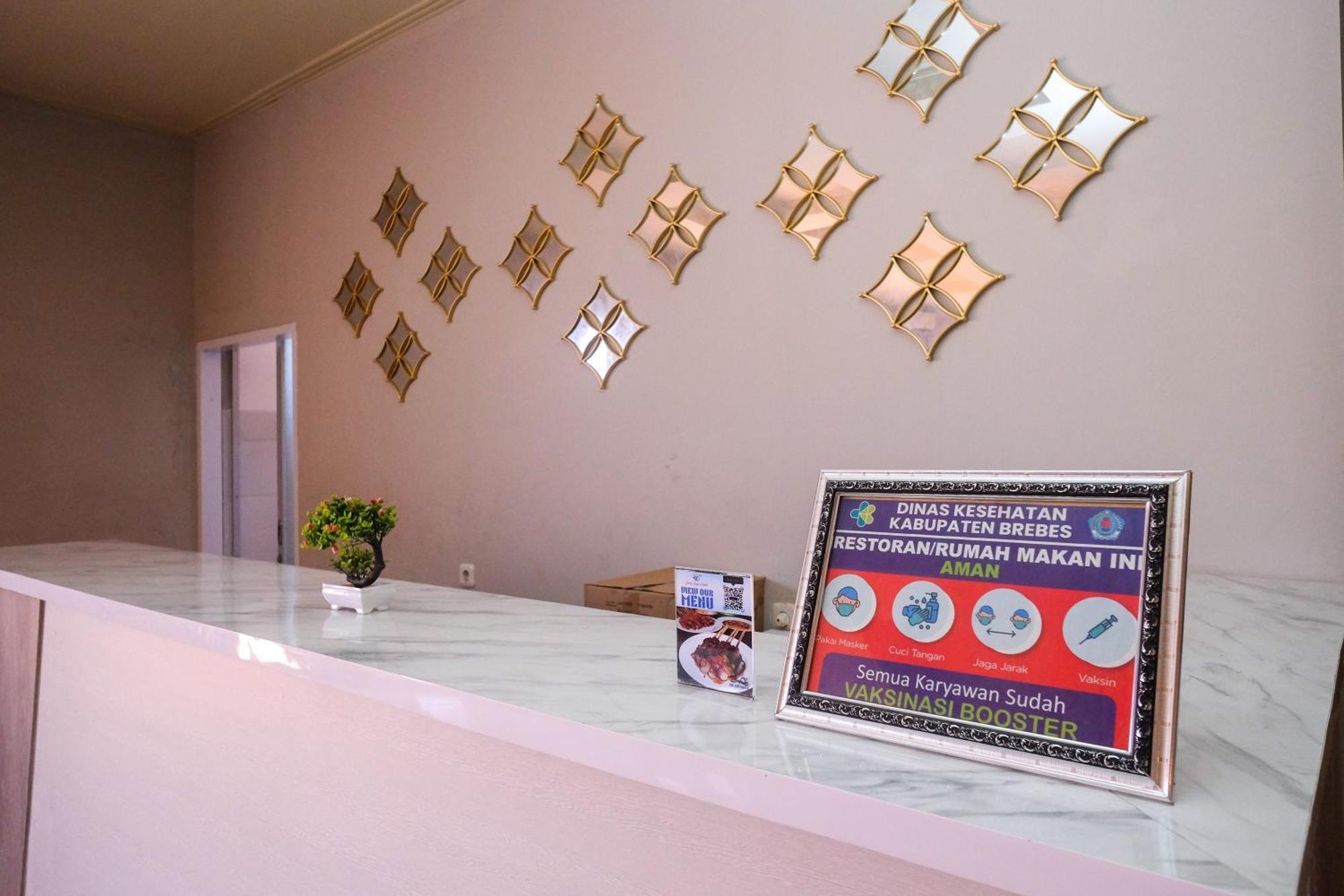 Urbanview Hotel Dedy Jaya Brebes Dış mekan fotoğraf