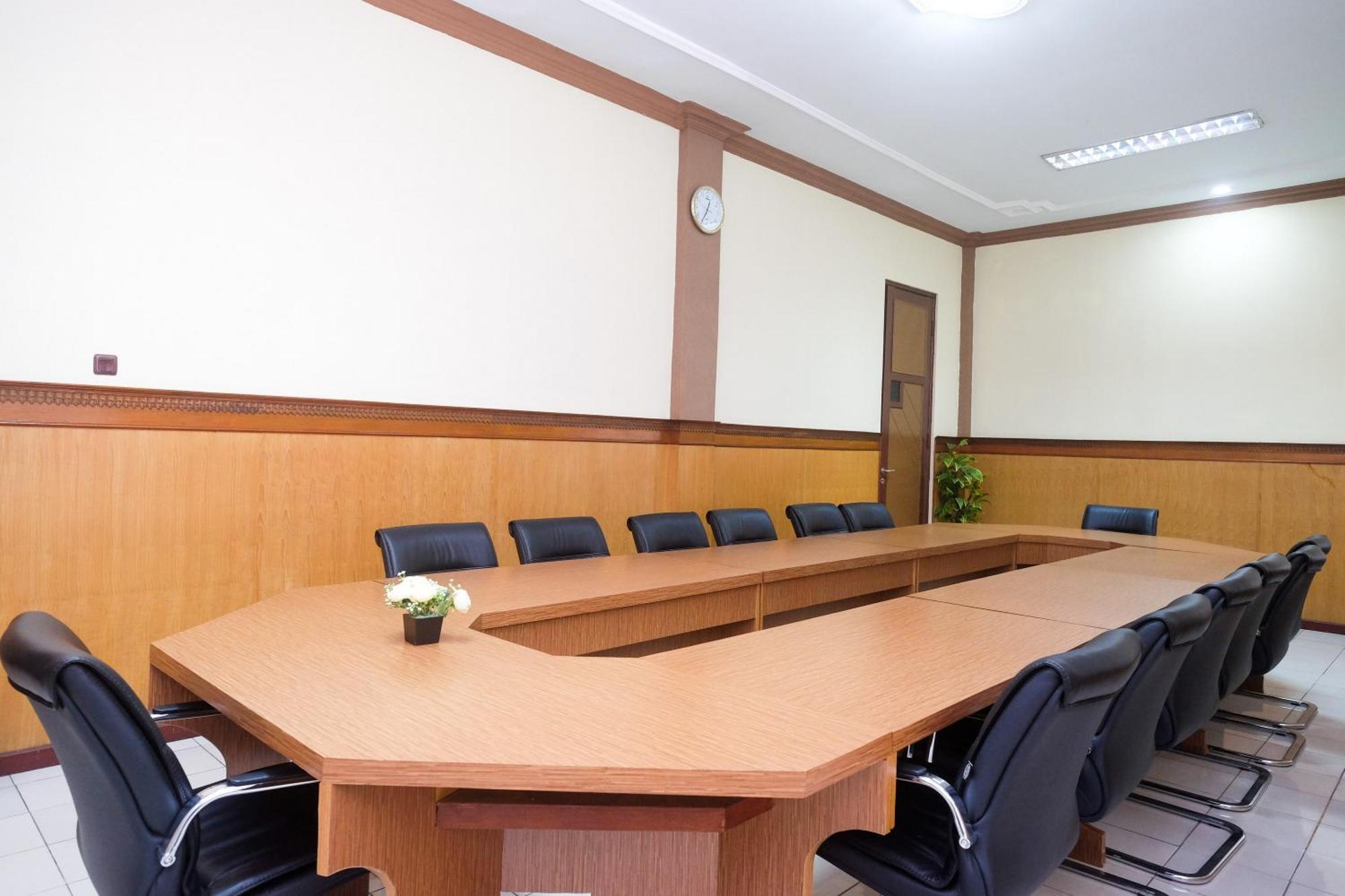 Urbanview Hotel Dedy Jaya Brebes Dış mekan fotoğraf