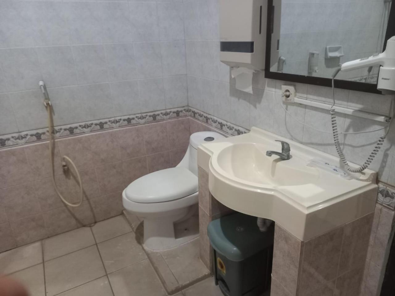 Urbanview Hotel Dedy Jaya Brebes Dış mekan fotoğraf