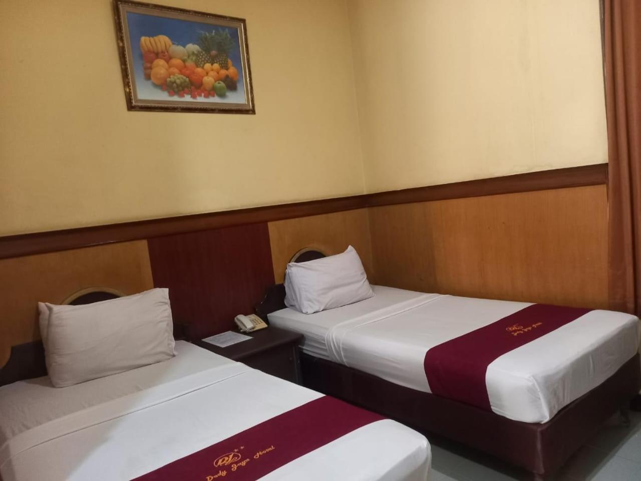 Urbanview Hotel Dedy Jaya Brebes Dış mekan fotoğraf