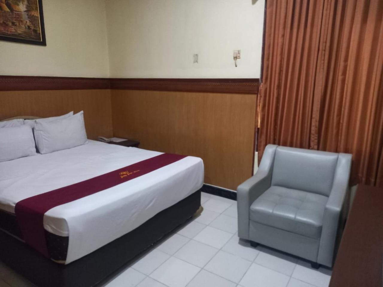 Urbanview Hotel Dedy Jaya Brebes Dış mekan fotoğraf