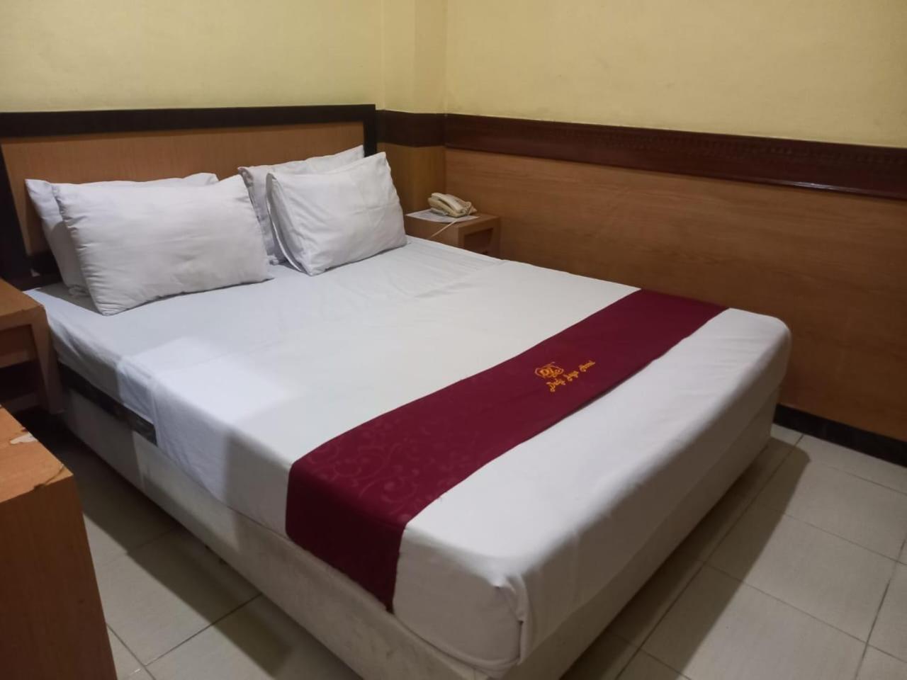 Urbanview Hotel Dedy Jaya Brebes Dış mekan fotoğraf